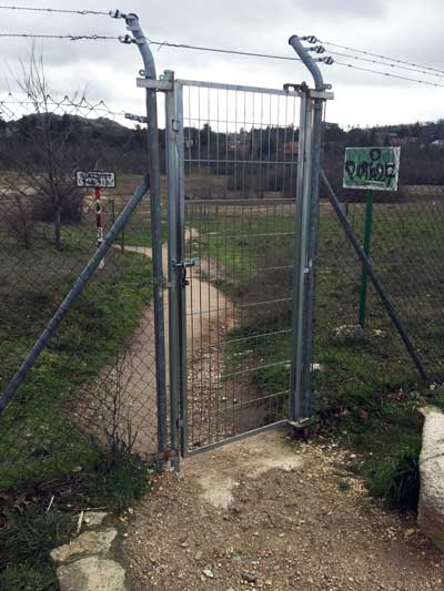 acceso-al-pantano-2